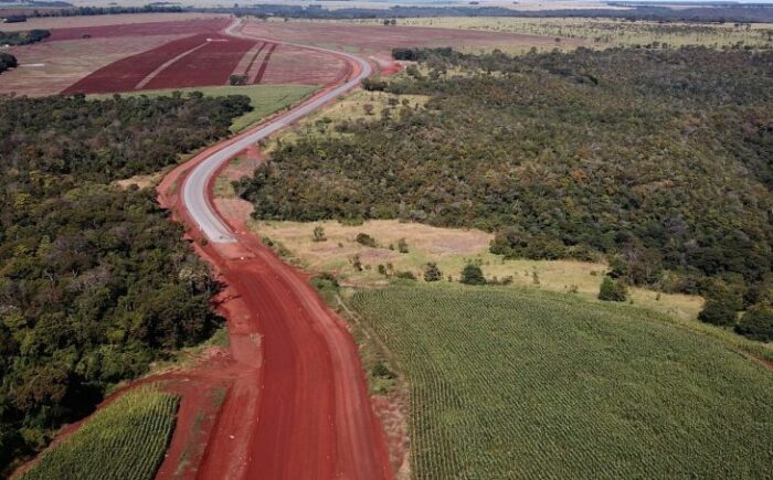 Pavimentação de rodovia que leva à Furnas do Dionísio tem 78% dos trabalhos concluídos