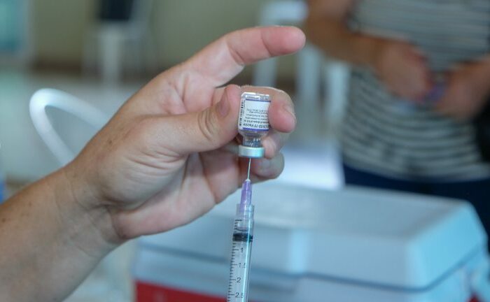 Durante o feriado prefeitura abre três unidades de vacinação na capital