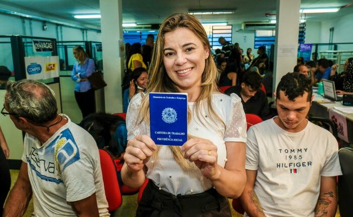 Funsat inicia a semana com mais de 1,8 mil vagas de emprego na capital