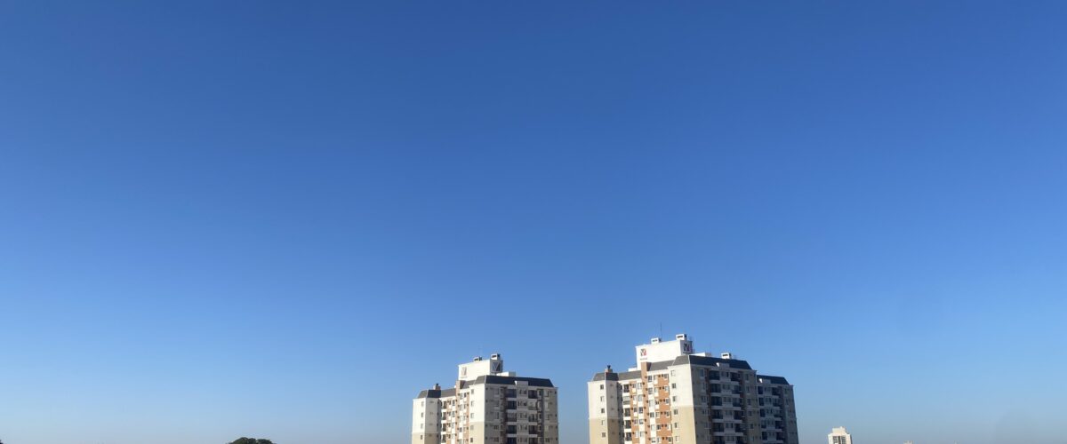 Previsão é de tempo firme e variação de nebulosidade nesse domingo na capital