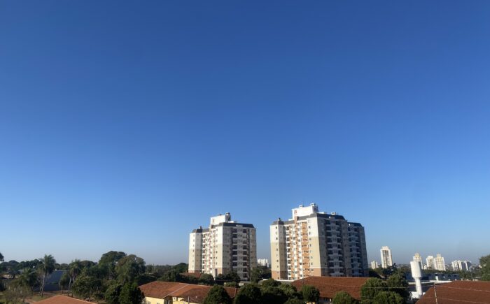 Previsão é de tempo firme e variação de nebulosidade nesse domingo na capital