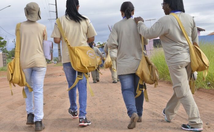 Agentes de Saúde percorrem bairros da capital reforçando medidas de prevenção ao combate do mosquito da dengue