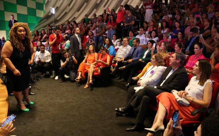 Encontro de Gestoras Municipais de Políticas Públicas para Mulheres, inicia ações do Agosto Lilás