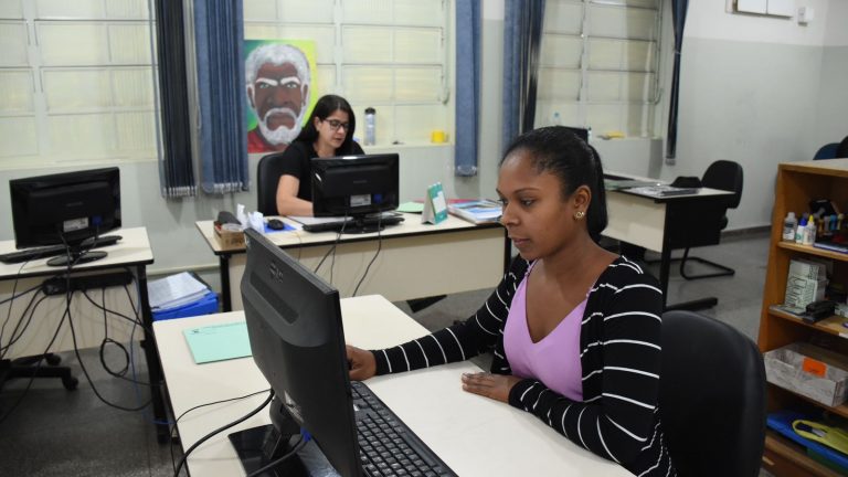 Semed convoca assistentes de secretaria e assistentes educacionais inclusivos