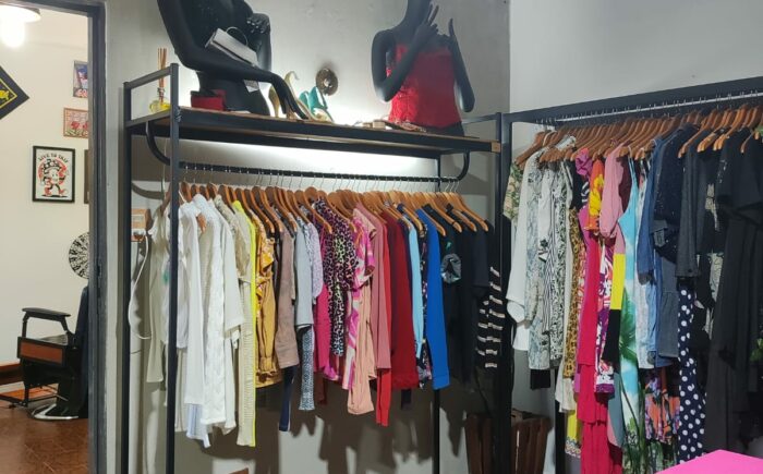 Brechó transformou a vida de Nay, e hoje ela transforma outras vidas com a moda sustentável