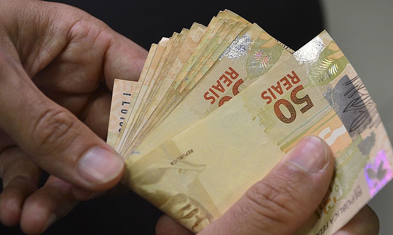 Receita paga terceiro lote de restituição do Imposto de Renda