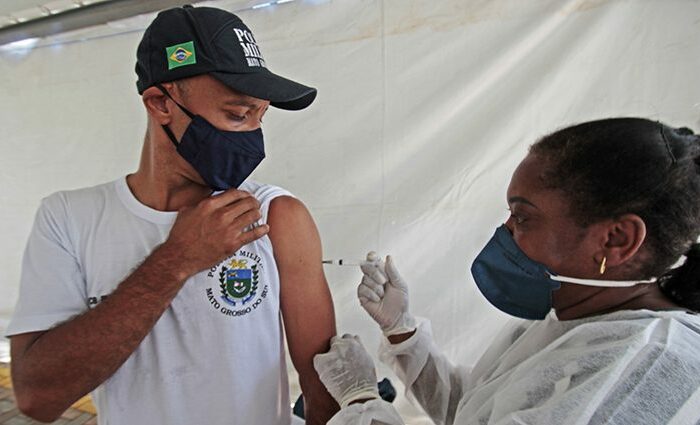 Prefeitura amplia vacinação no fim de semana, com unidades abertas e itinerante em shoppings