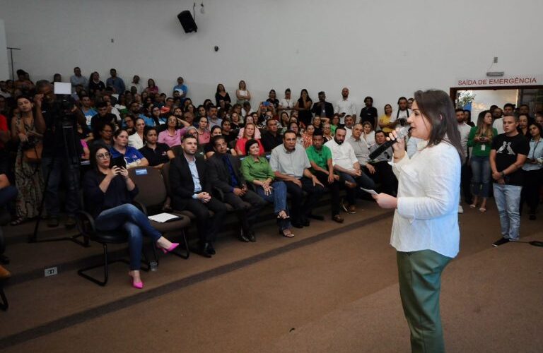 Prefeitura da capital anuncia concurso público para professores, edital será lançado ainda esse mês