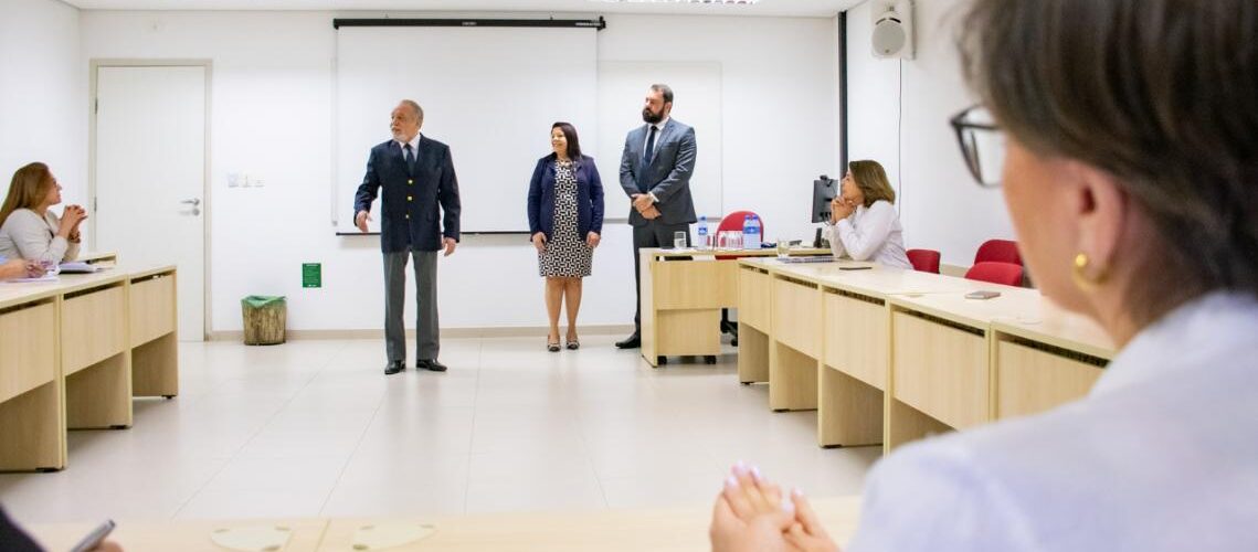 “Conhecendo mais o TCE-MS” servidores da Escoex estaudam sobre o Ministério Público de Contas