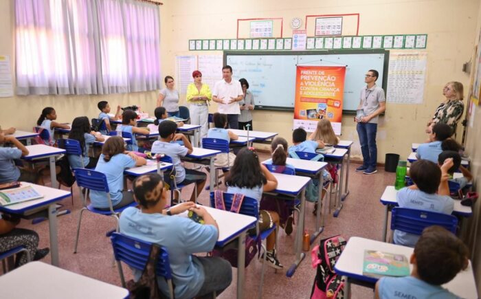 Frente de Prevenção a Violência contra Criança e Adolescente leva campanha educativa a escolas no Jardim Itamaracá e Campina Verde