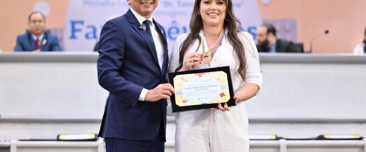 Vereador Coronel Villasanti faz homenagem à farmacêuticas de destaque em sessão solene na Capital