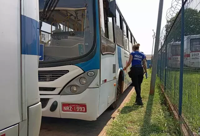 Motorista de ônibus que atropelou homem na capital presta depoimento e diz não ter percebido o acidente