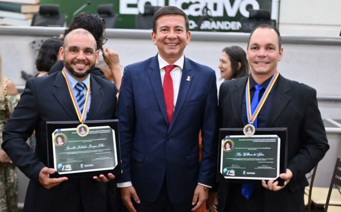 Professores são homenageados pelo vereador Coronel Villasanti em Sessão Solene com Medalha do Mérito Educativo