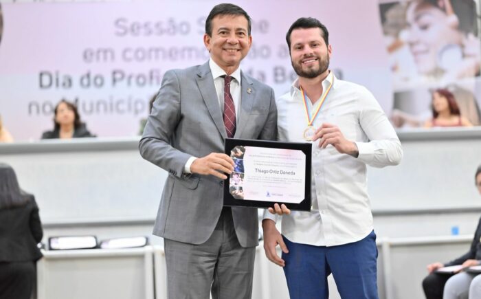 Vereador Coronel Villasanti homenageia Profissionais da Beleza em Sessão Solene