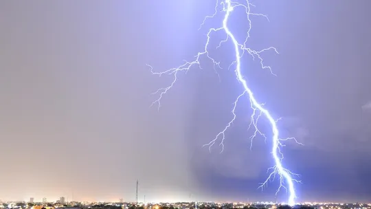 Sexta-feira chuvosa com temporais e quedas de granizo em MS