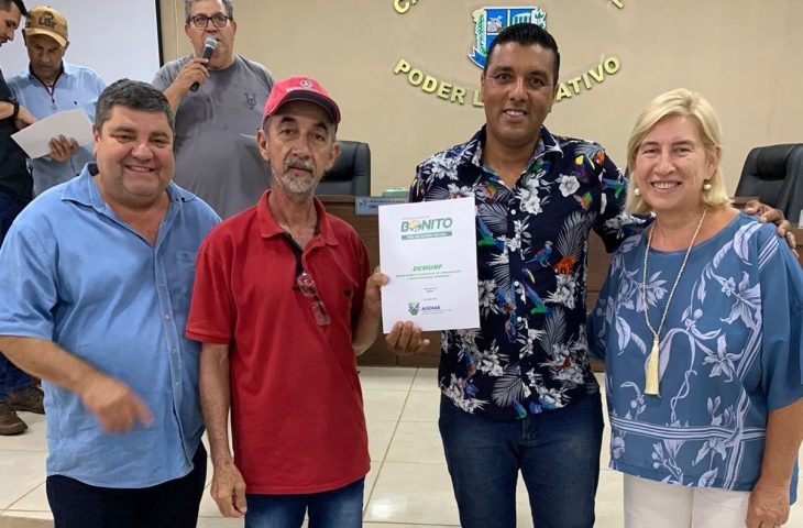Agehab entrega 80 Títulos de Regularização Fundiária no município de Bonito