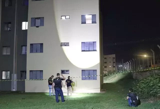 Bebê que caiu do terceiro andar segue internada em estado grave com hemorragia intracraniana