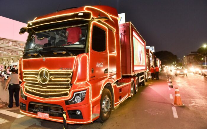 Caminhão de Natal da Coca-Cola faz parada na Cidade do Natal nesta quinta-feira