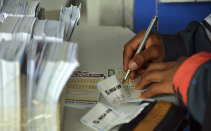 Mega-Sena acumula e prêmio vai a R$ 27 milhões, sorteio será nesta quinta-feira