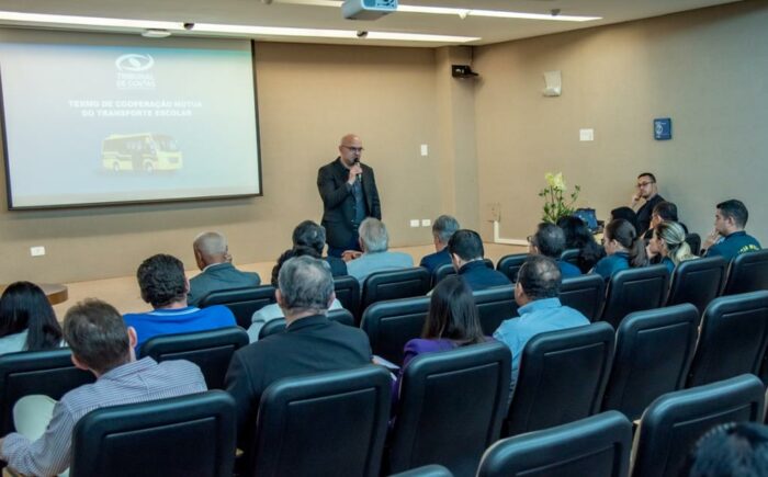 TCE-MS celebra Termo de Cooperação pela melhoria do transporte escolar