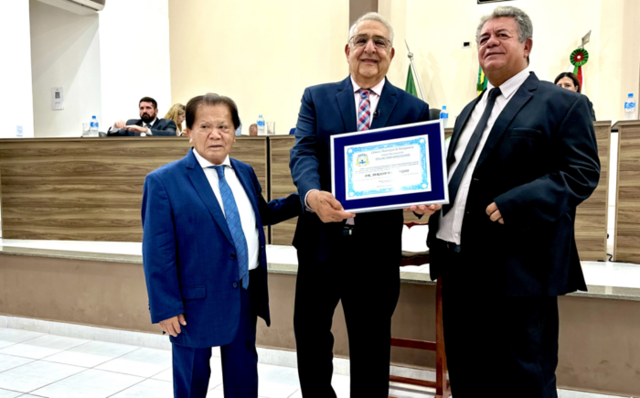 Presidente do TCE-MS recebe homenagem em Bataguassu
