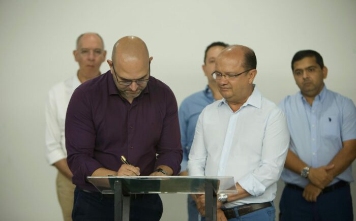 Barbosinha inaugura sistema para segurança hídrica e abastecimento e anuncia reformas em escolas de MS