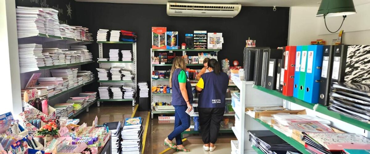Procon Municipal realiza pesquisa e encontra variação de 690% no preço de materiais escolares na Capital