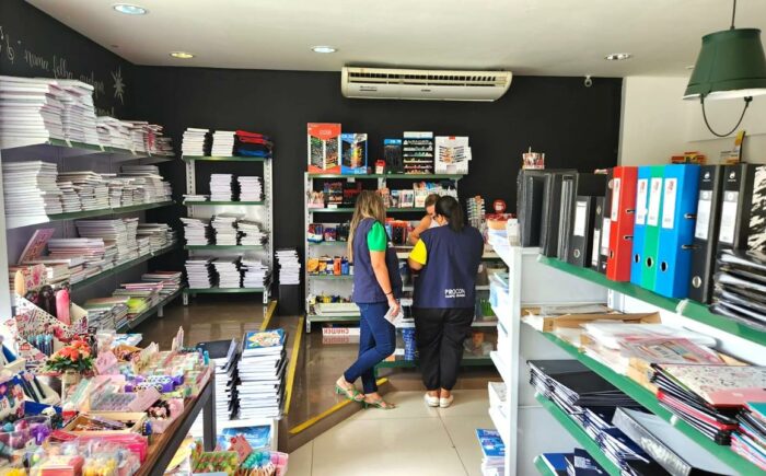 Procon Municipal realiza pesquisa e encontra variação de 690% no preço de materiais escolares na Capital