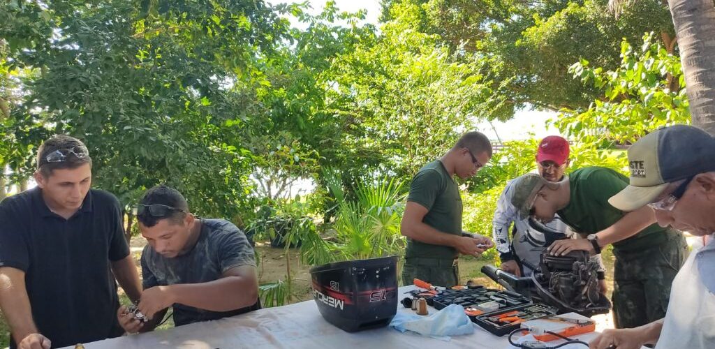 Subsecretaria da Juventude leva curso de manutenção de motor de popa para comunidades ribeirinhas