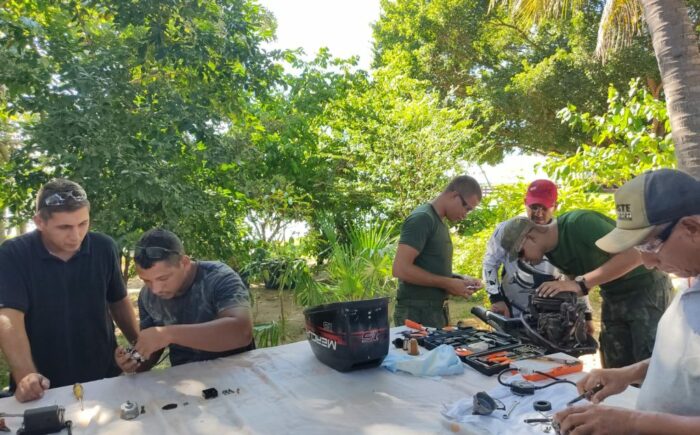 Subsecretaria da Juventude leva curso de manutenção de motor de popa para comunidades ribeirinhas