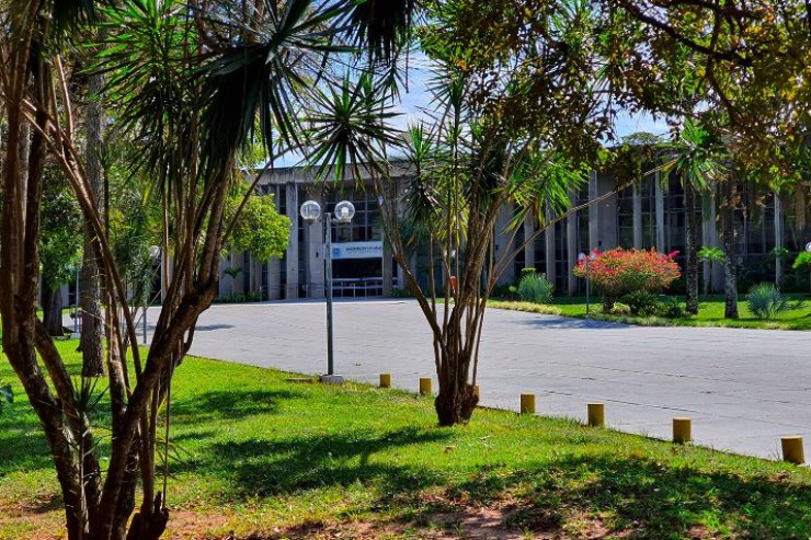 Deputados analisam quatro projetos durante a primeira sessão da semana