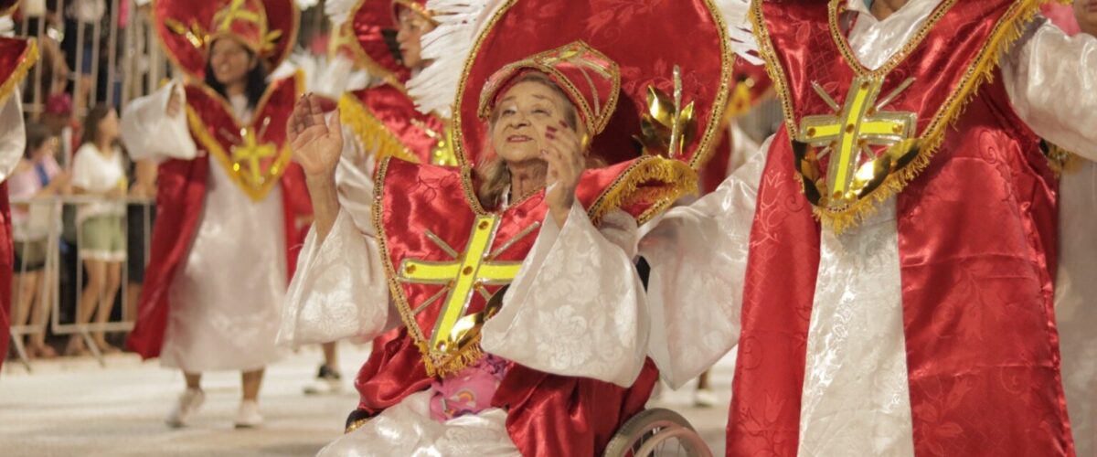 Primeira noite do desfile das Escolas de Samba de Campo Grande agita Praça do Papa