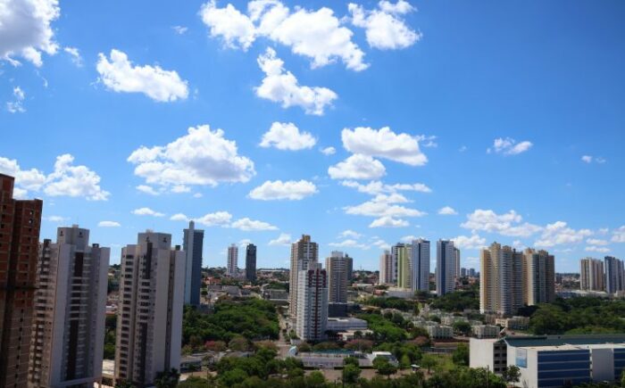 Sexta-feira tem tempo firme com sol e pancadas de chuvas em algumas regiões de MS
