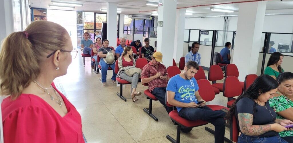 Funsat oferta mais de 2 mil vagas de emprego em 192 profissões nesta quinta-feira