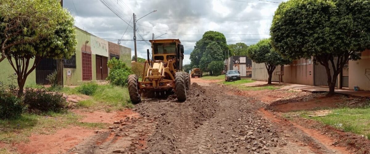 Prefeitura intensifica manutenção de ruas sem asfalto em quase 30 bairros da Capital