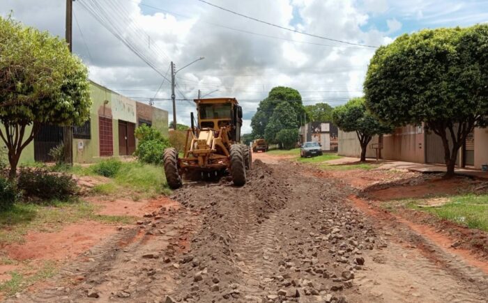 Prefeitura intensifica manutenção de ruas sem asfalto em quase 30 bairros da Capital