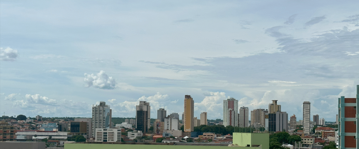 Quarta-feira tem previsão de altas temperaturas, e aquecimento diurno pode causar chuvas