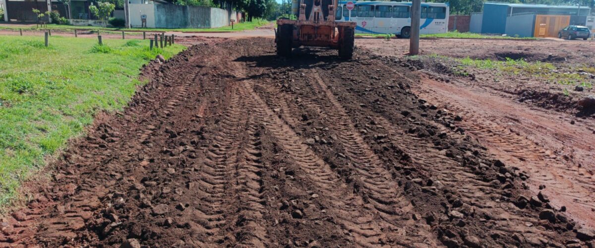 Prefeitura segue com trabalhos de cascalhamento, patrolamento e limpeza para amenizar problemas das chuvas nos bairros