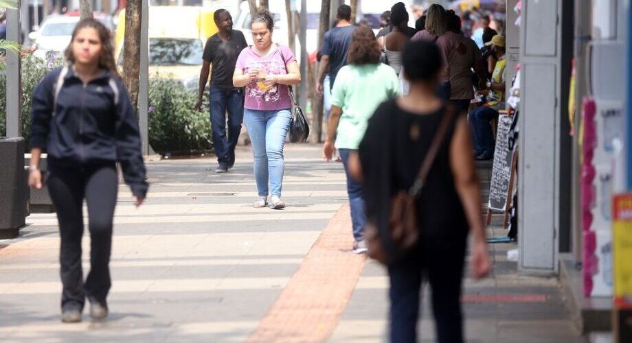 A partir desta segunda comércio da Capital terá horário especial, confira
