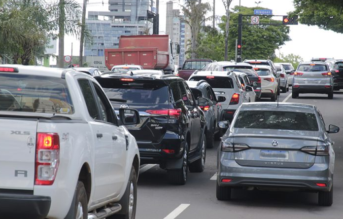 O calendário de licenciamento de 2024 foi divulgado e os veículos com placas finais 1 e 2 devem fazer a regularização em abril.