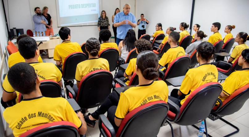 Jovens aprendizes têm a oportunidade do primeiro emprego no TCE-MS