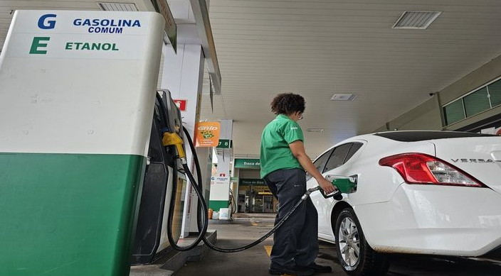 Etanol e gasolina aditivada tem maior variação de preço em abril, aponta pesquisa