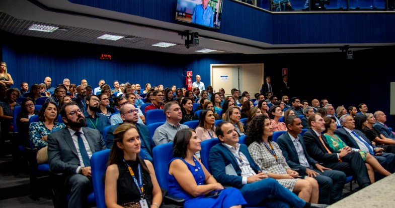 TCE-MS celebra Dia do Auditor de Controle Externo com sessão ordinária e homenagens