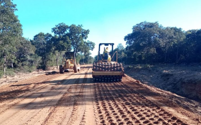 Para fortalecer logística, Governo de MS realiza obra em importante estrada de Coxim