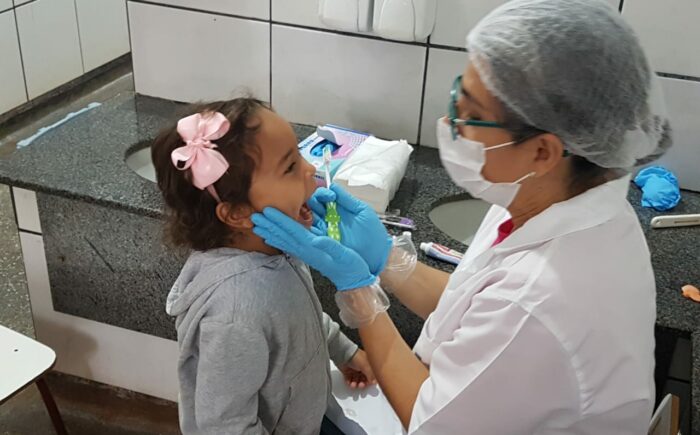 Sesau realiza atendimentos odontológicos a alunos de escolas públicas em Campo Grande