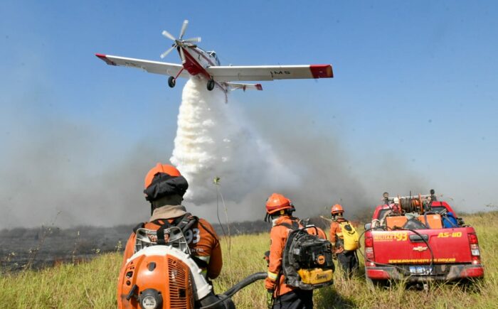 Equipes dos Bombeiros combatem incêndios na Estrada Parque e em Porto Murtinho