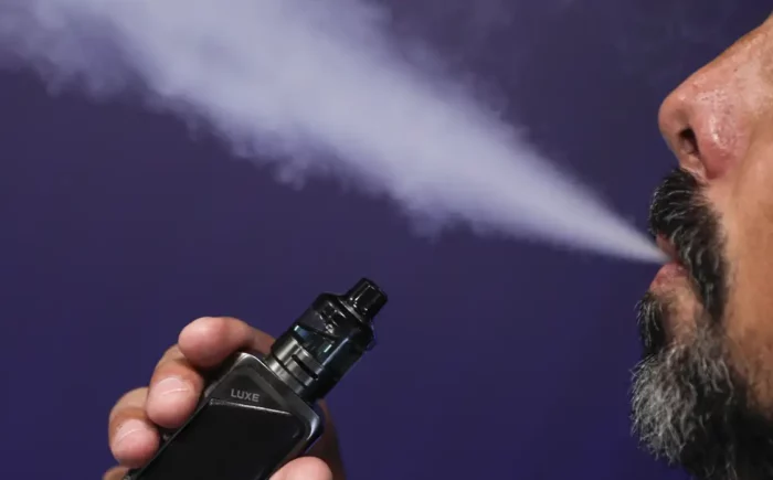 Comissão adia votação do PL que regulamenta cigarro eletrônico