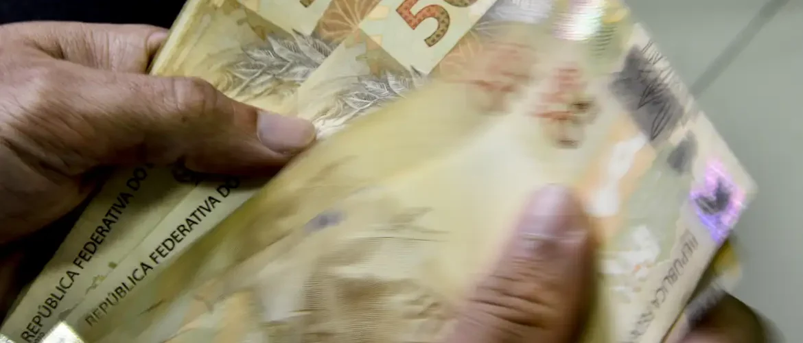 INSS paga segunda parcela do 13º a quem recebe acima do mínimo