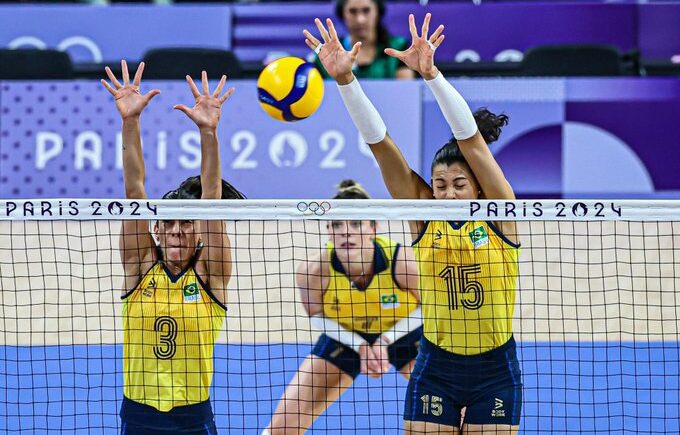 Vôlei feminino estreia com vitória tranquila em Paris