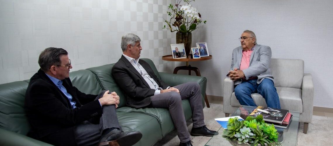 TCE-MS recebe avaliação de metas e resultados da Sanesul